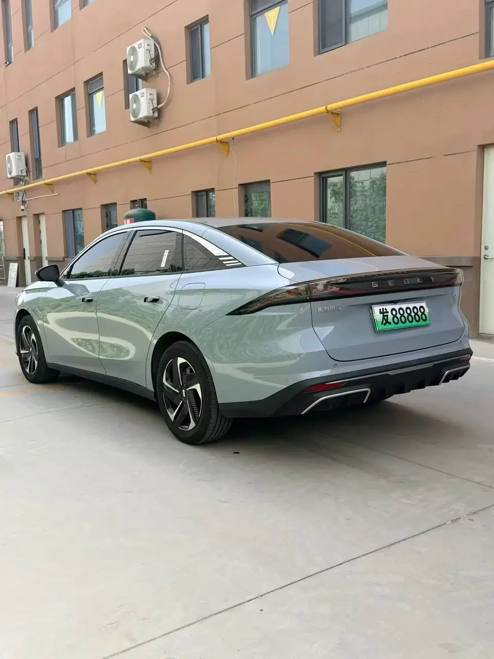 Geely Galaxy L6 Galaxy L6 2024 Longteng version 1.5T DHT 125km PLUS 2024 — миниатюра 4