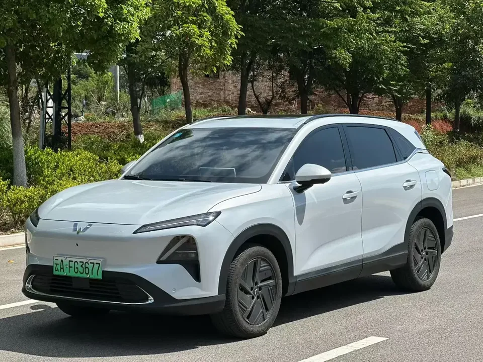Wuling Starlight S PHEV Wuling Starlight S PHEV 2024 130km Flagship 2025 — photo 1, buy with delivery to Moscow