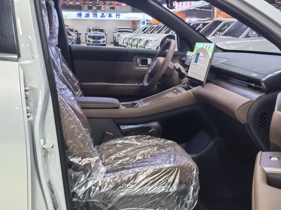 Wuling Starlight S PHEV Wuling Starlight S PHEV 2024 130km Pilot 2026 — thumbnail 3