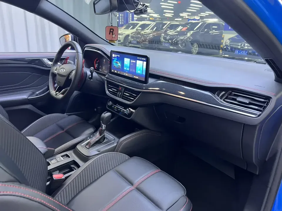 Ford Focus fox 2022 Hatchback EcoBoost 180 Automatic ST Line 2022 — thumbnail 5
