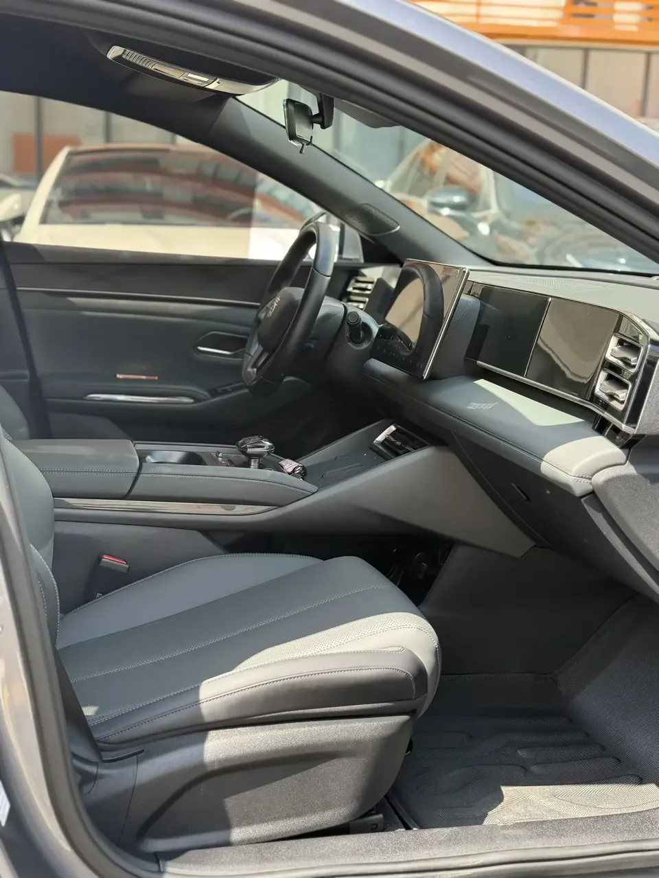 BYD Qin L DM Qin L DM 2025 Intelligent Driving Edition DM-i 80KM Leading Edition 2025 — миниатюра 2