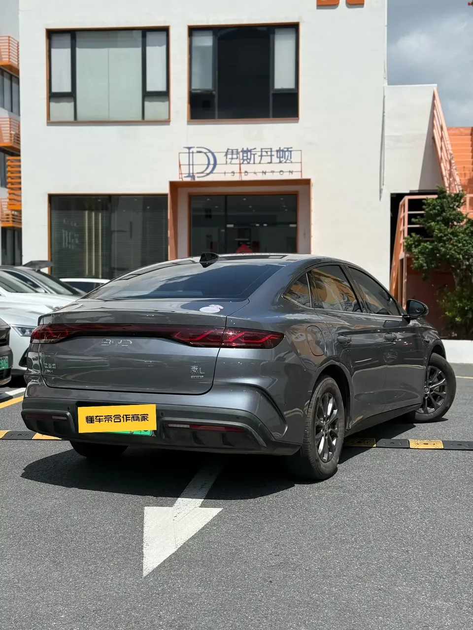 BYD Qin L DM Qin L DM 2025 Intelligent Driving Edition DM-i 80KM Leading Edition 2025 — миниатюра 4