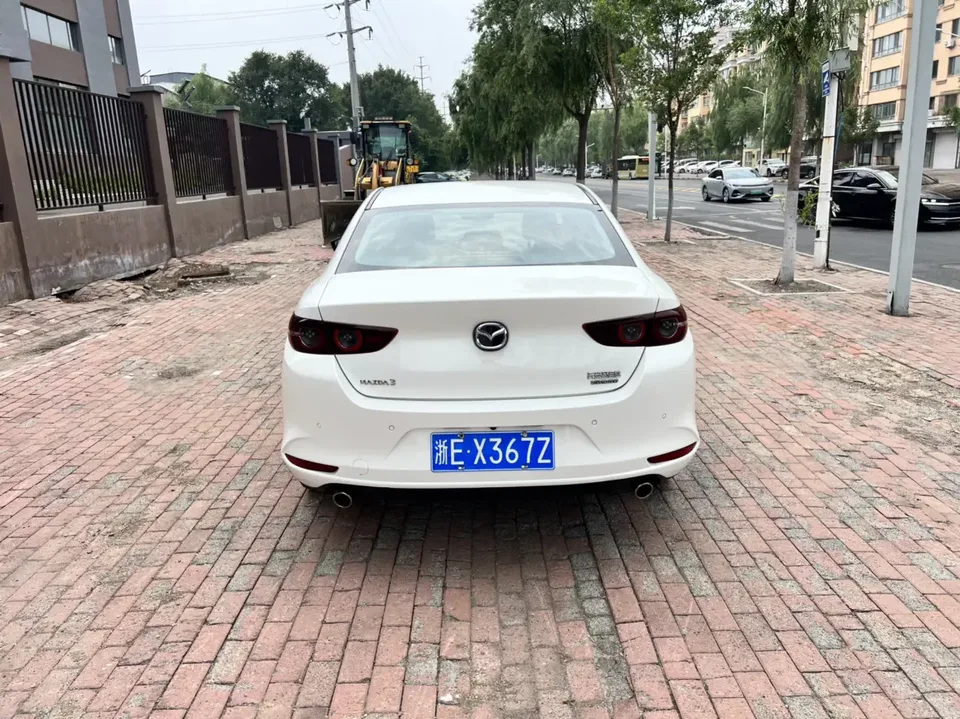 Mazda Axela Mazda3 Angkesela 2023 2.0L Automatic Premium Edition 2024 — thumbnail 2