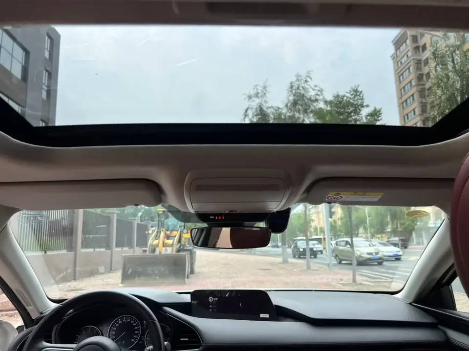 Mazda Axela Mazda3 Angkesela 2023 2.0L Automatic Premium Edition 2024 — thumbnail 3