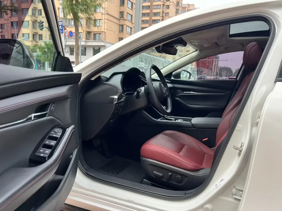 Mazda Axela Mazda3 Angkesela 2023 2.0L Automatic Premium Edition 2024 — thumbnail 5