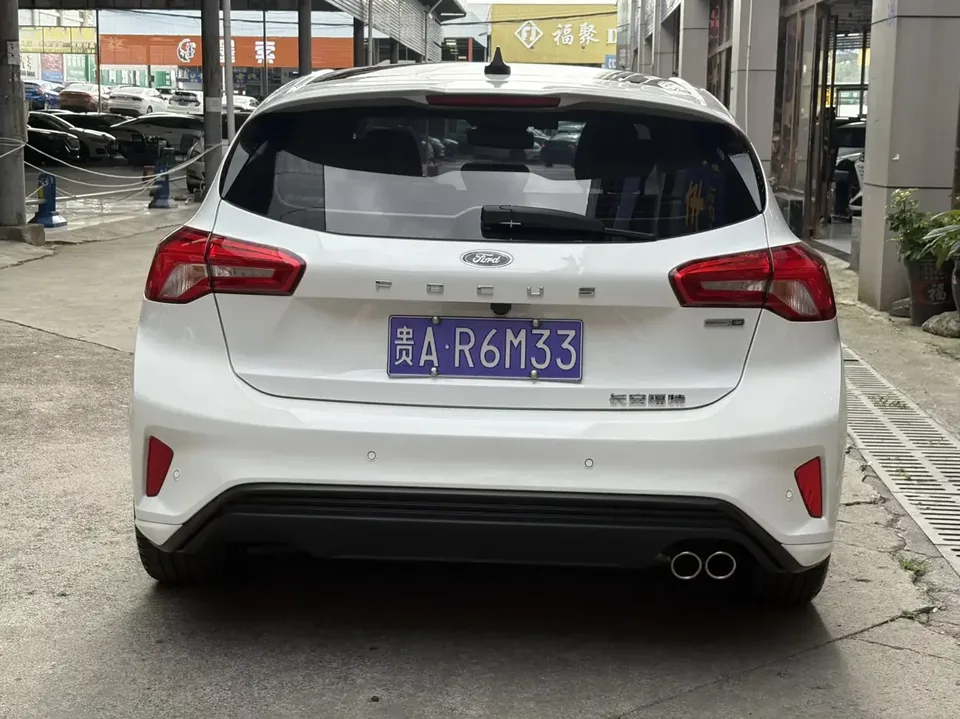 Ford Focus fox 2022 Hatchback EcoBoost 180 Automatic ST Line 2022 — thumbnail 2