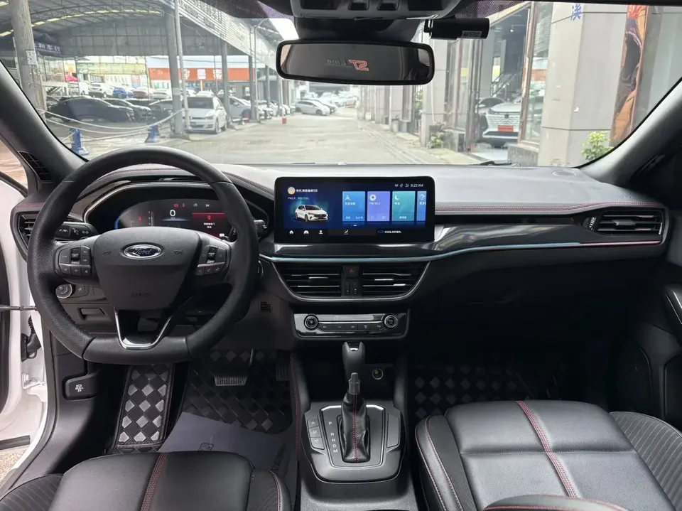 Ford Focus fox 2022 Hatchback EcoBoost 180 Automatic ST Line 2022 — thumbnail 3