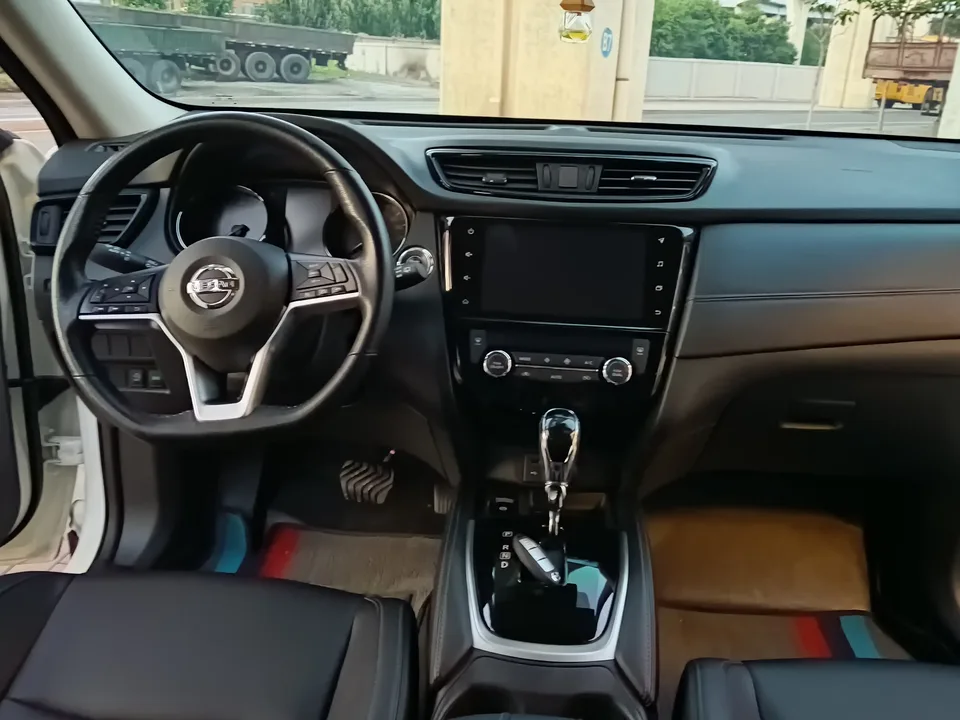 Nissan X-Trail Qijun 2022 2.0L 2WD Smart Link Premium Edition 2025 — thumbnail 4