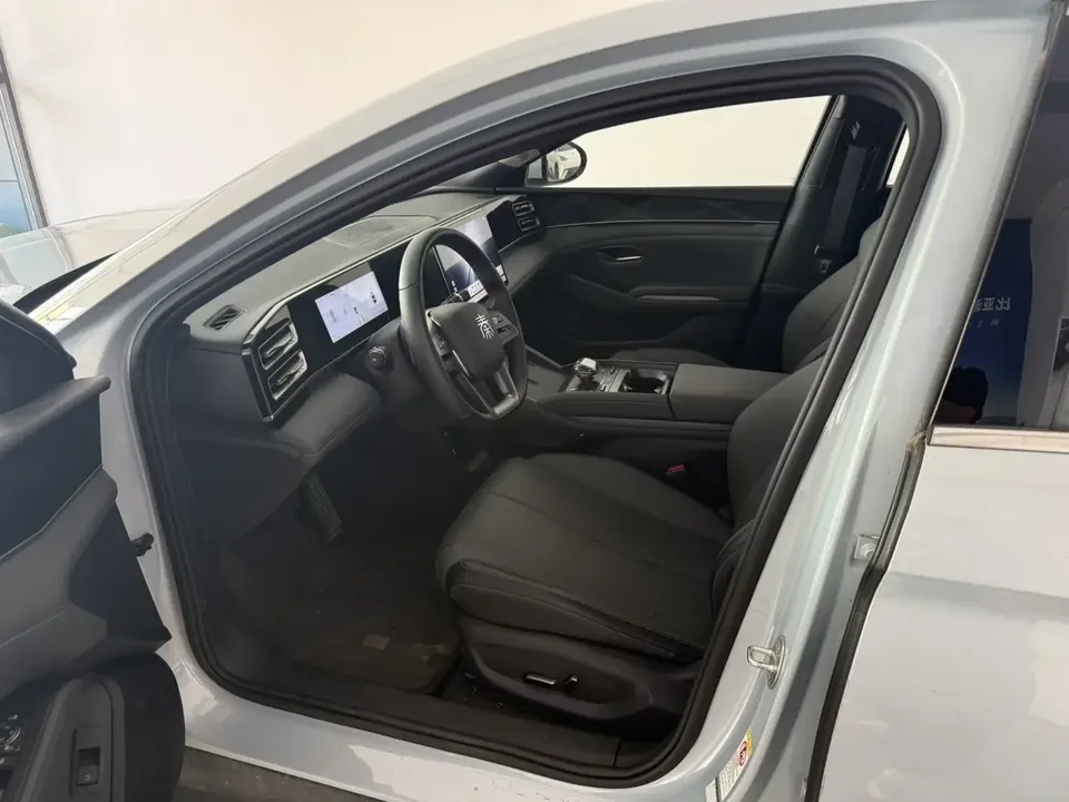 BYD Qin L DM Qin L DM 2025 DM-i 120KM Intelligent Driving Edition 2025 — thumbnail 3
