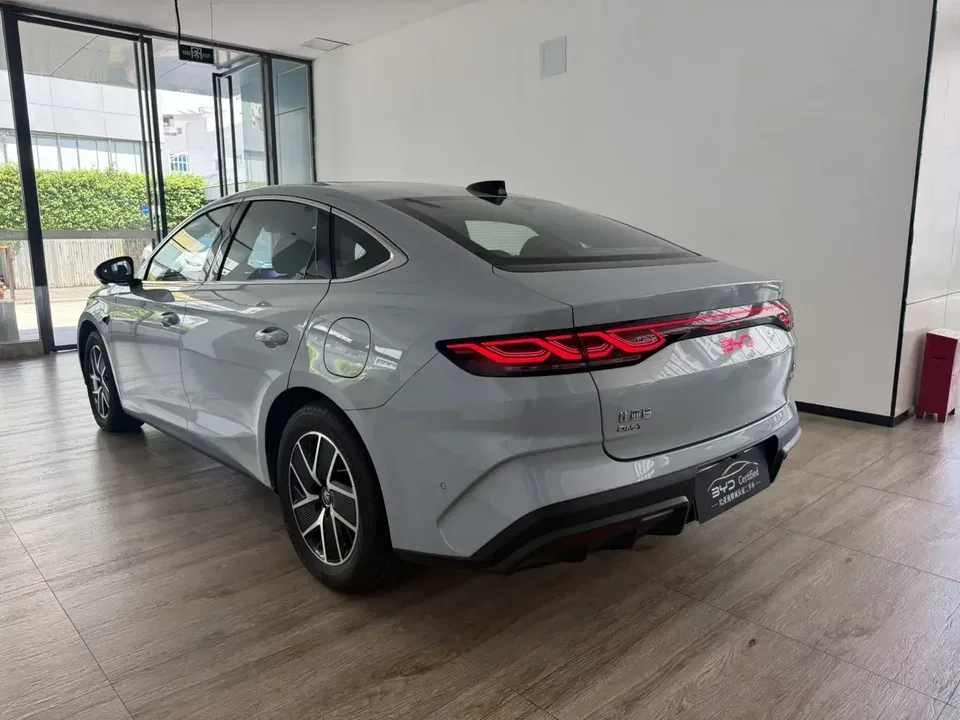 BYD Qin L DM Qin L DM 2025 DM-i 120KM Intelligent Driving Edition 2025 — thumbnail 4