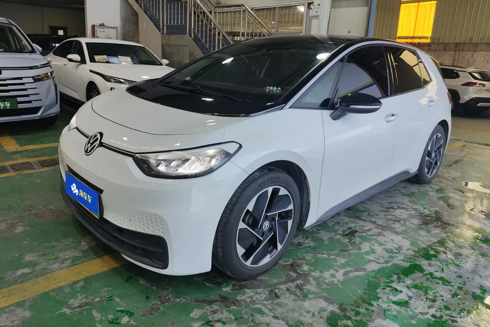 Volkswagen ID.3 Volkswagen ID.3 2024 Pure Smart Edition 2024 — photo 1, buy with delivery to Moscow