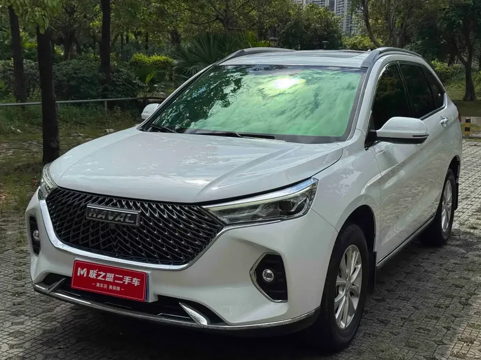 Haval M6 Haval M6 2021 PLUS 1.5T DCT Luxury Intelligent Connection 2023 — photo 1, buy with delivery to Moscow