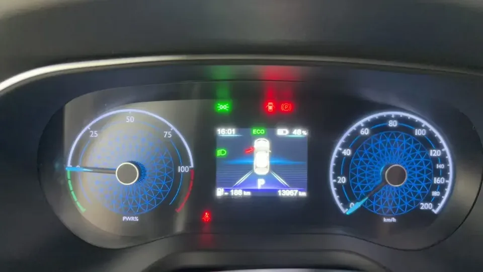 Hongqi E-QM5 Hongqi E-QM5 2024 450km travel version 100kW 2025 — thumbnail 5