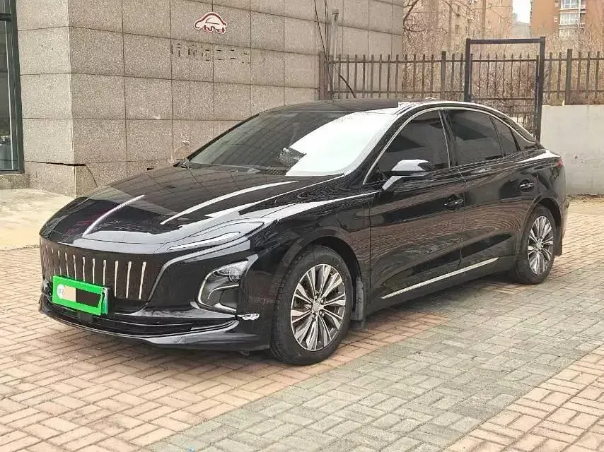 Hongqi E-QM5 Hongqi E-QM5 2024 450km travel version 100kW 2025 — photo 1, buy with delivery to Moscow