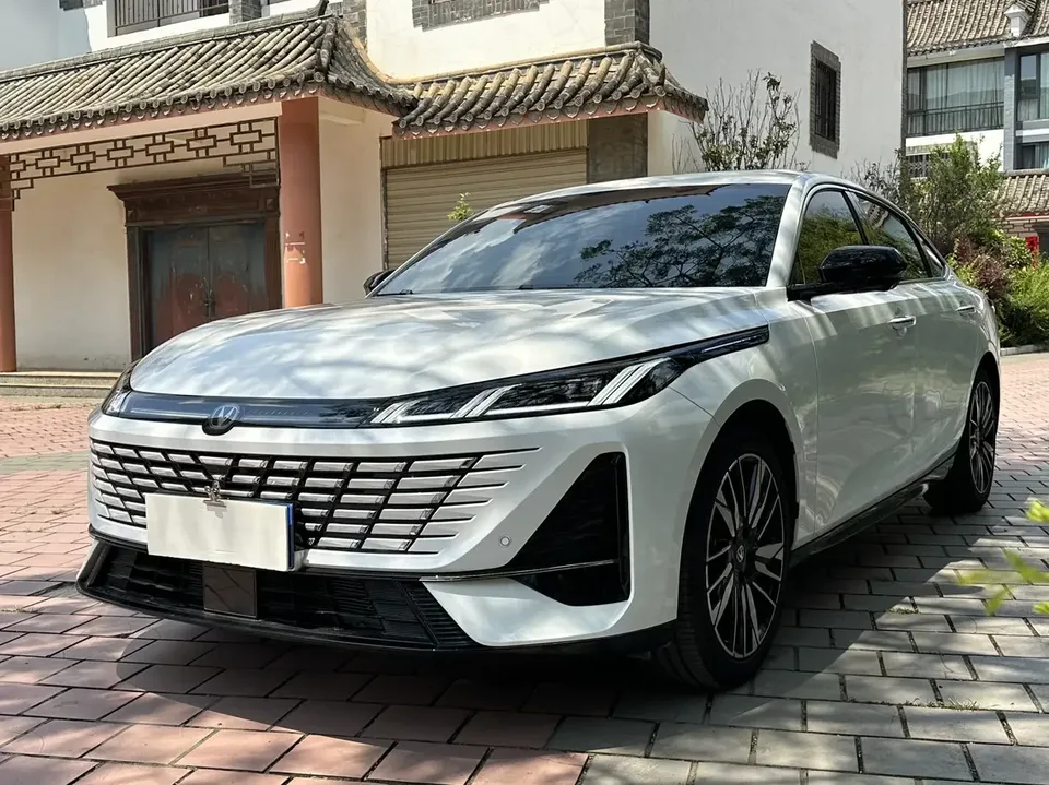 Changan Escape Escape 2026 Fourth-generation 1.5T DCT 500Bar Smart Edition 2025 — photo 1, buy with delivery to Moscow