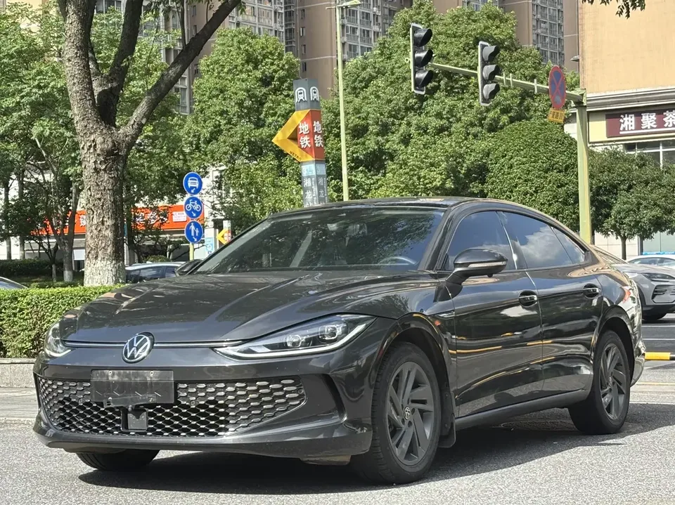 Volkswagen Lamando Lingdu 2023 Lingdu L 280TSI DSG Cool Edition 2024 — photo 1, buy with delivery to Moscow