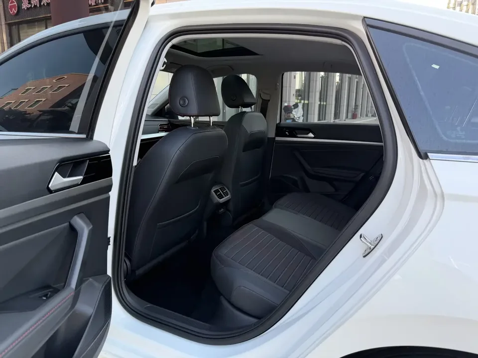Volkswagen Lavida Lavida 2023 300TSI DSG Starry Sky Edition 2023 — thumbnail 3