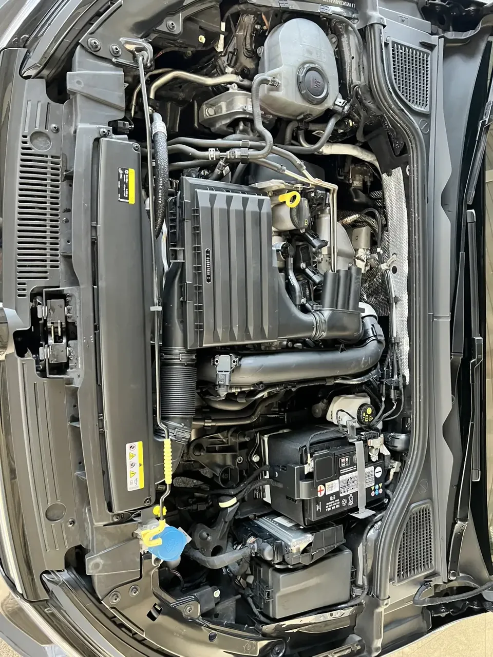 Volkswagen Golf golf 2023 280TSI DSG R-Line facelift 2024 — thumbnail 3