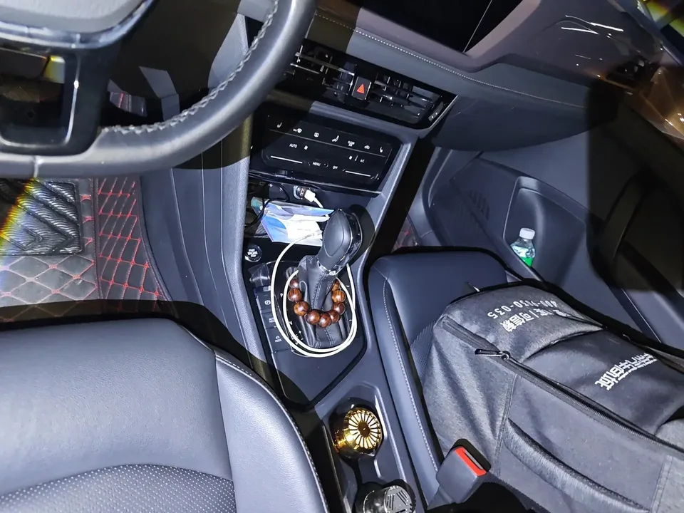 Volkswagen Tharu tuyue 2022 280TSI 2WD Deluxe Edition 2023 — thumbnail 3