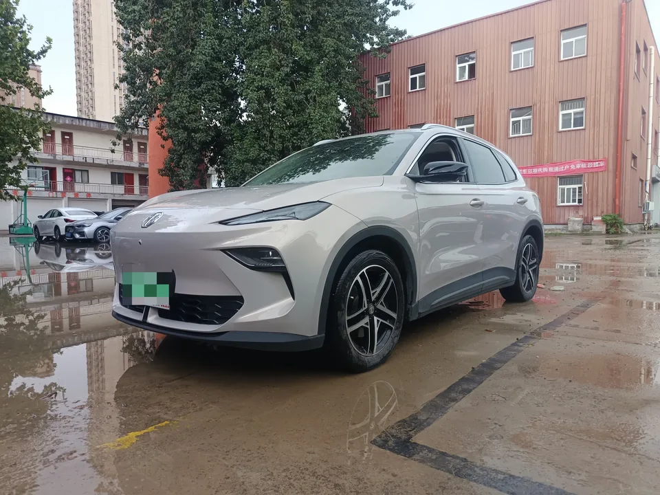 MG ES5 MG ES5 2025 515pro rear-wheel drive version 2024 — photo 1, buy with delivery to Moscow