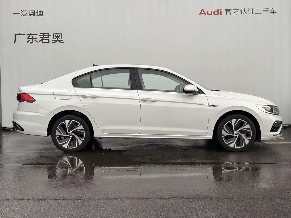 Volkswagen Bora Bora 2025 300TSI DSG Premium Edition 2024 — thumbnail 2