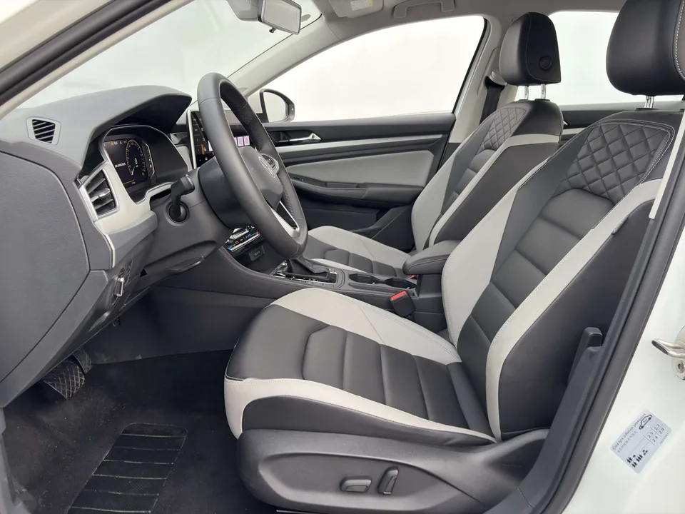 Volkswagen Bora Bora 2025 300TSI DSG Premium Edition 2024 — thumbnail 5