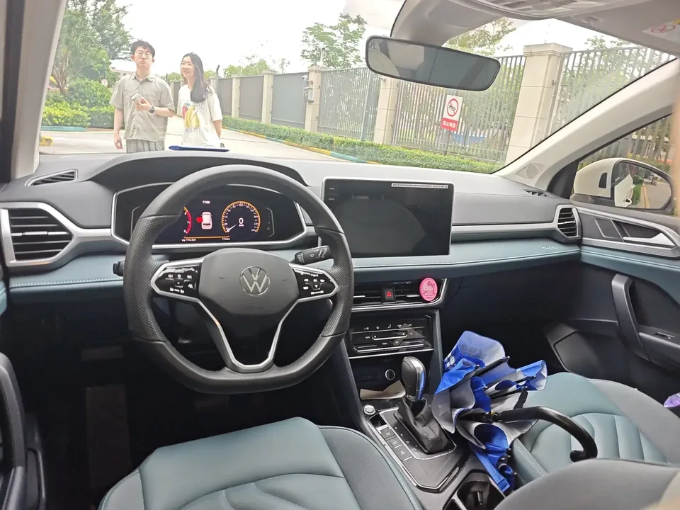Volkswagen Tharu tuyue 2024 300TSI 2WD Full Moon Edition 2024 — thumbnail 2