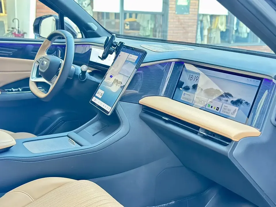 Geely Galaxy L7 Galaxy L7 2024 1.5T DHT 115km MAX Longteng Edition 2024 — thumbnail 4