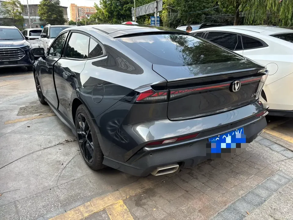 Changan UNI-V Changan UNI-V 2024 1.5T Premium 2024 — thumbnail 4