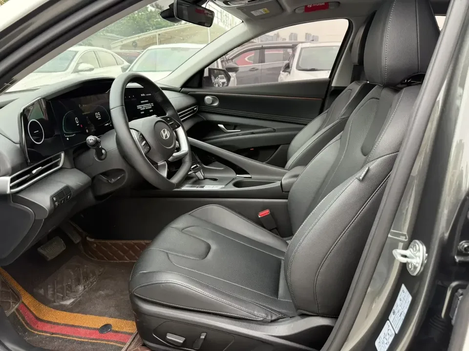 Hyundai Elantra Elantra 2023 1.5L CVT LUX Premium Edition 2024 — thumbnail 3