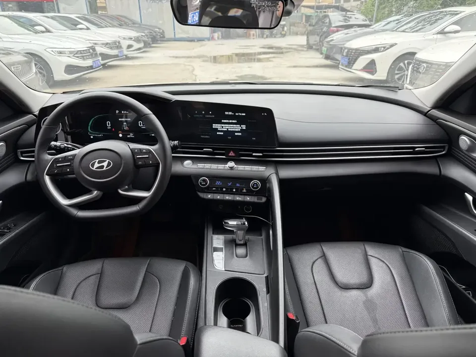 Hyundai Elantra Elantra 2023 1.5L CVT LUX Premium Edition 2024 — thumbnail 5