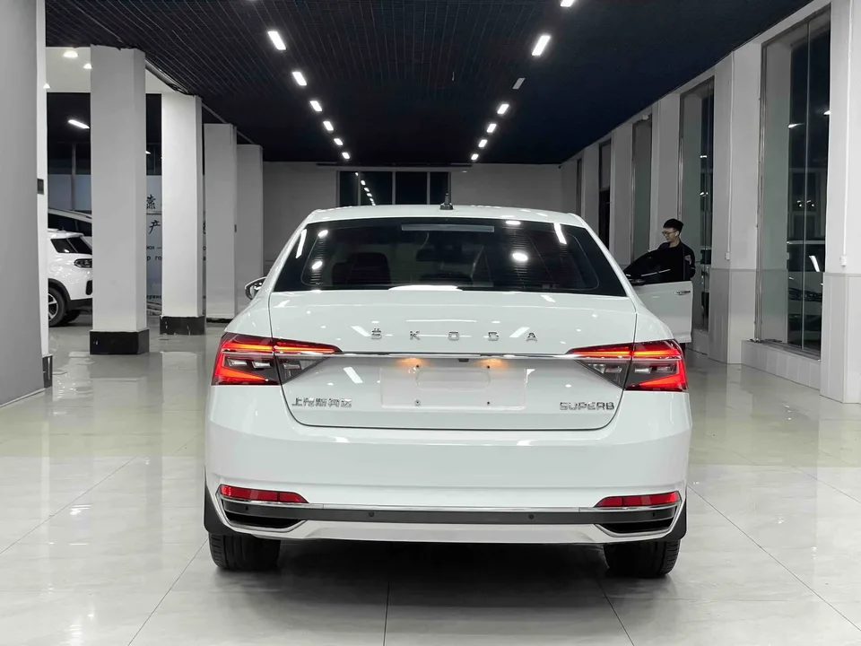 Skoda Superb Speedy 2022 TSI280 DSG Premium Edition 2022 — thumbnail 2