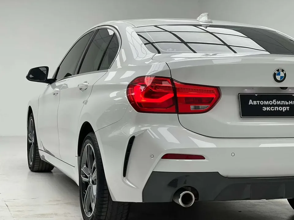 BMW 1 Series BMW 1 Series 2021 120i M Sport 2022 — thumbnail 2