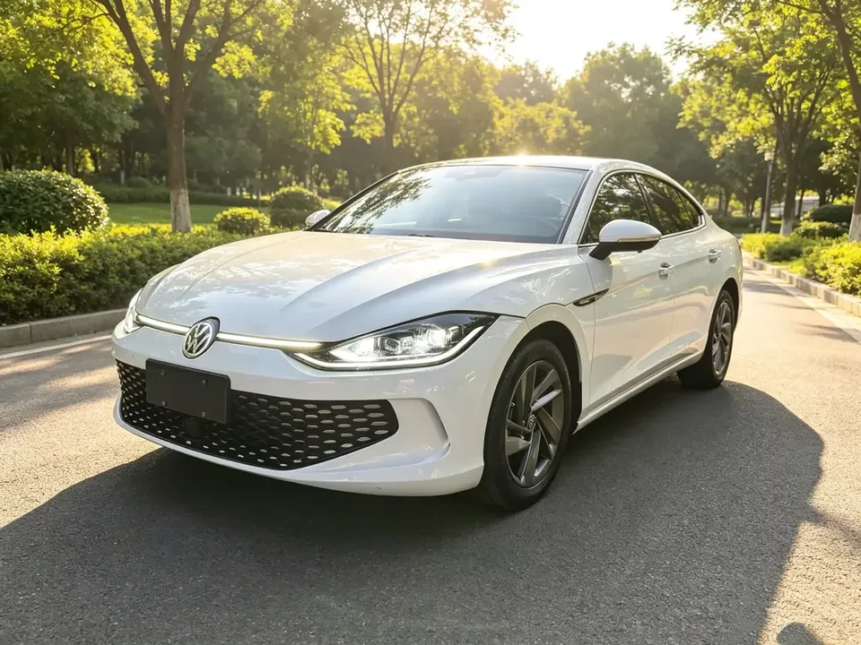 Volkswagen Lamando Lingdu 2024 Lingdu L 280TSI DSG Hot Edition 2024 — photo 1, buy with delivery to Moscow