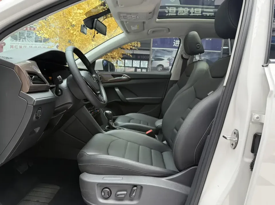 Volkswagen Tharu tuyue 2022 280TSI 2WD Deluxe Edition 2022 — thumbnail 3