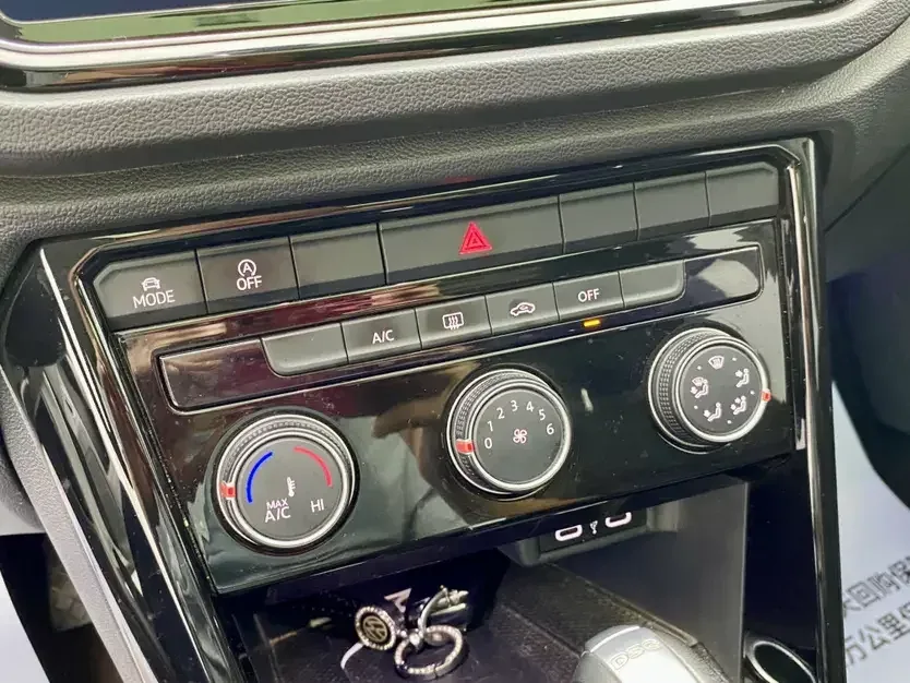 Volkswagen T-Roc TANG 2022 280TSI DSG 2WD Comfort PLUS 2022 — thumbnail 4