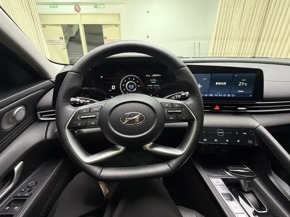 Hyundai Elantra Elantra 2022 1.5L CVT LUX Premium Edition 2023 — thumbnail 3