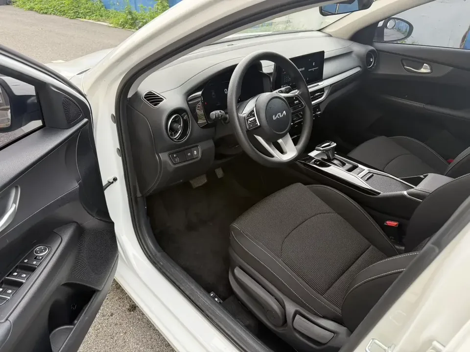 Kia K3 Kia K3 2023 1.5L IVT Comfort Edition 2023 — thumbnail 5
