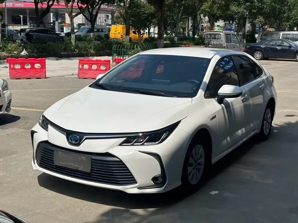 Toyota Corolla Corolla 2019 Dual Engine 1.8L E-CVT GL-i Elite Edition 2022 — photo 1, buy with delivery to Moscow