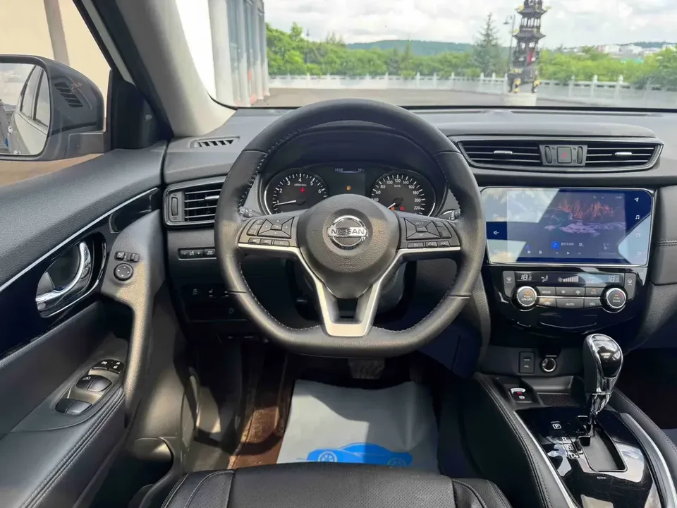 Nissan X-Trail Qijun 2022 2.0L 2WD Smart Link Premium Edition 2022 — thumbnail 5