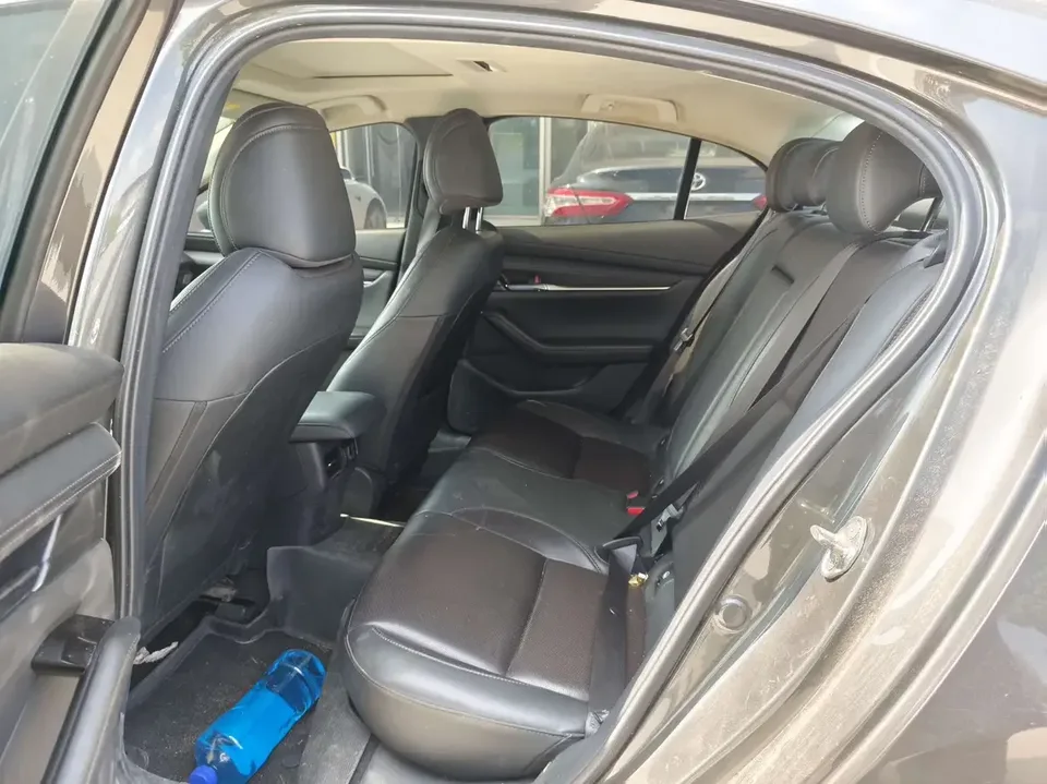 Mazda Axela Mazda3 Angkesela 2021 2.0L Automatic Elegant Edition 2022 — thumbnail 3