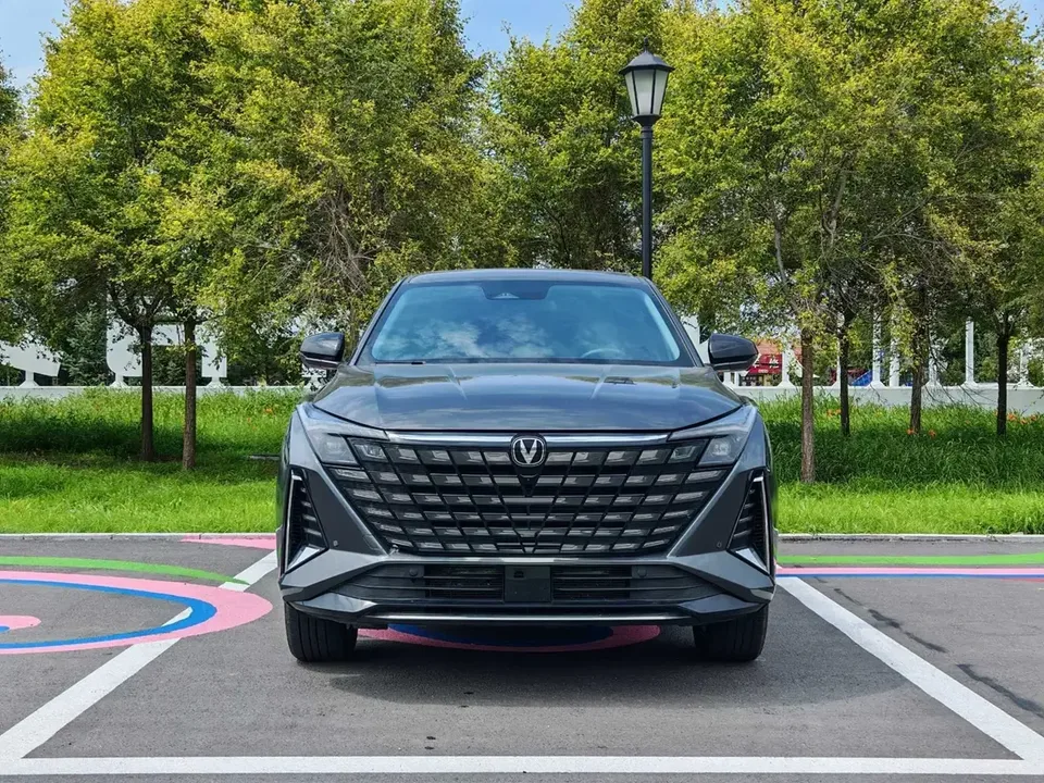 Changan UNI-Z PHEV Changan UNI-Z PHEV 2024 Blue Whale iDD 125KM Excellence 2024 — photo 1, buy with delivery to Moscow