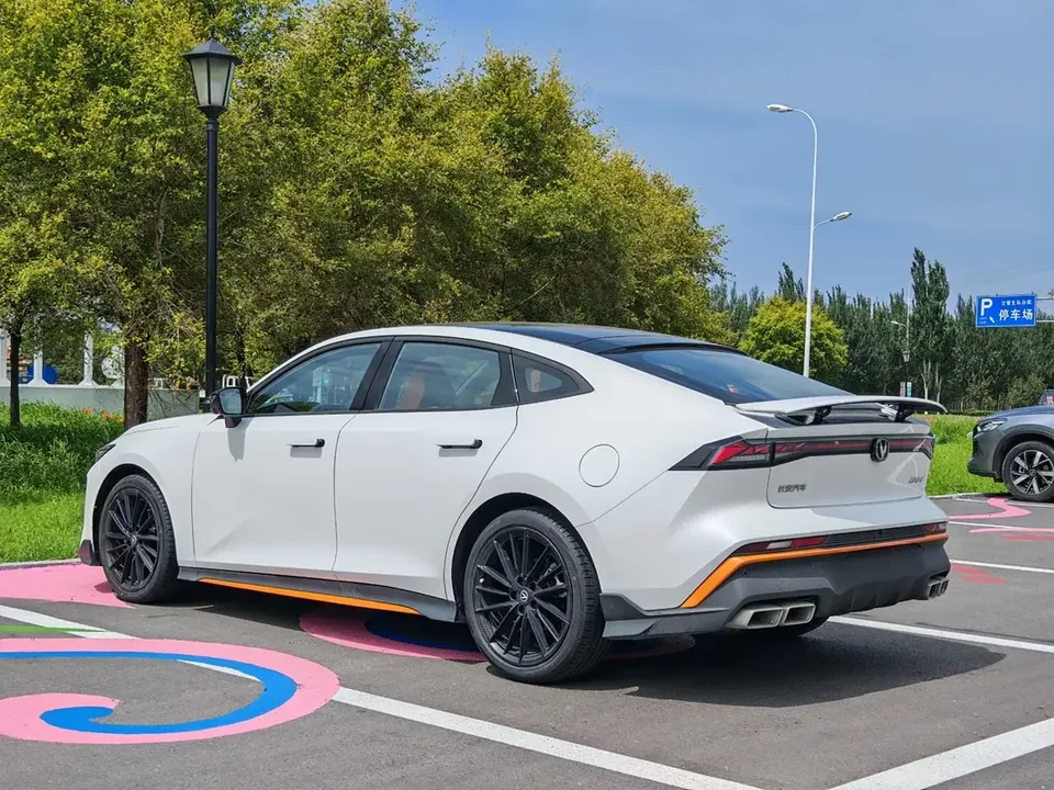 Changan UNI-V Changan UNI-V 2024 1.5T Premium 2024 — thumbnail 4