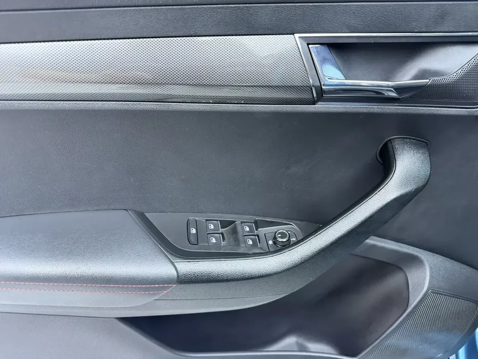 Skoda Karoq Korok 2022 TSI280 Premium Edition 2023 — thumbnail 3