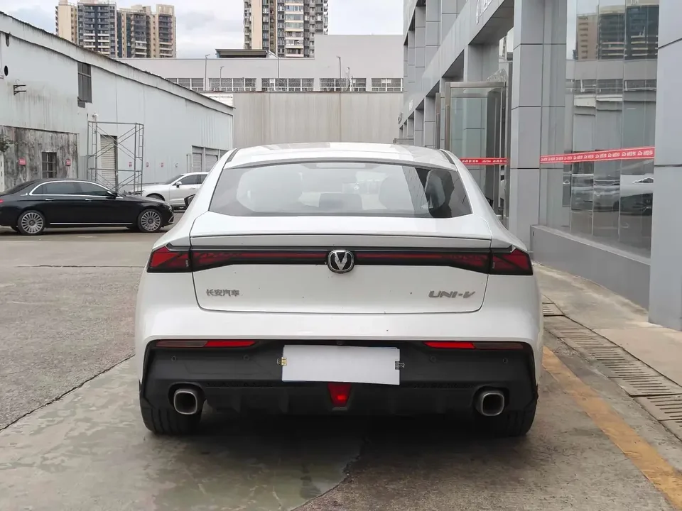 Changan UNI-V Changan UNI-V 2022 1.5T Premium 2023 — миниатюра 2