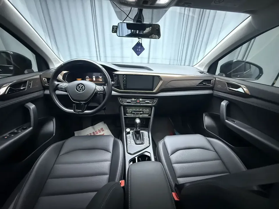 Volkswagen Tharu tuyue 2022 280TSI 2WD Deluxe Edition 2023 — thumbnail 4