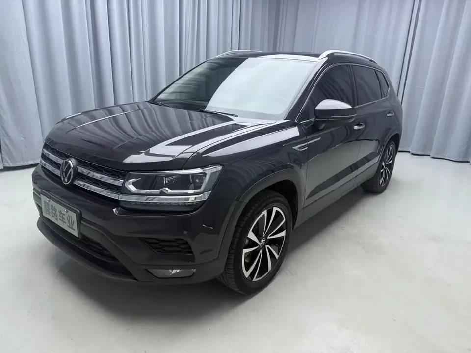 Volkswagen Tharu tuyue 2022 280TSI 2WD Deluxe Edition 2023 — photo 1, buy with delivery to Moscow