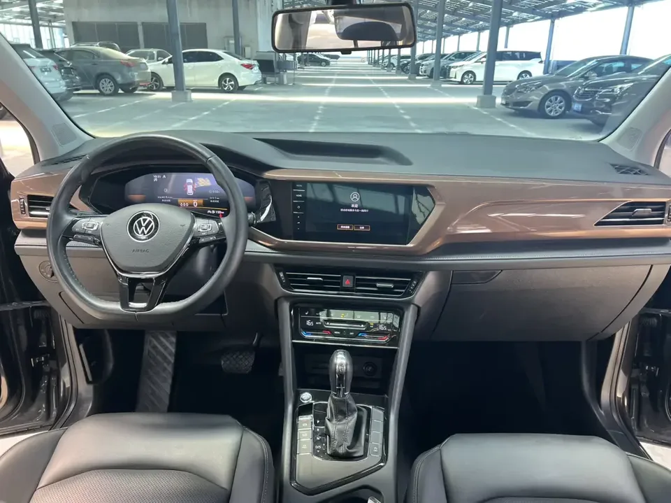 Volkswagen Tharu tuyue 2022 280TSI 2WD Deluxe Edition 2022 — thumbnail 3