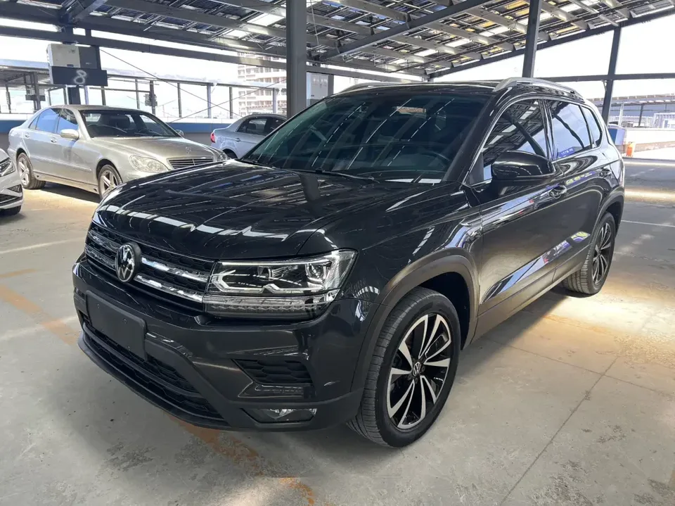 Volkswagen Tharu tuyue 2022 280TSI 2WD Deluxe Edition 2022 — photo 1, buy with delivery to Moscow