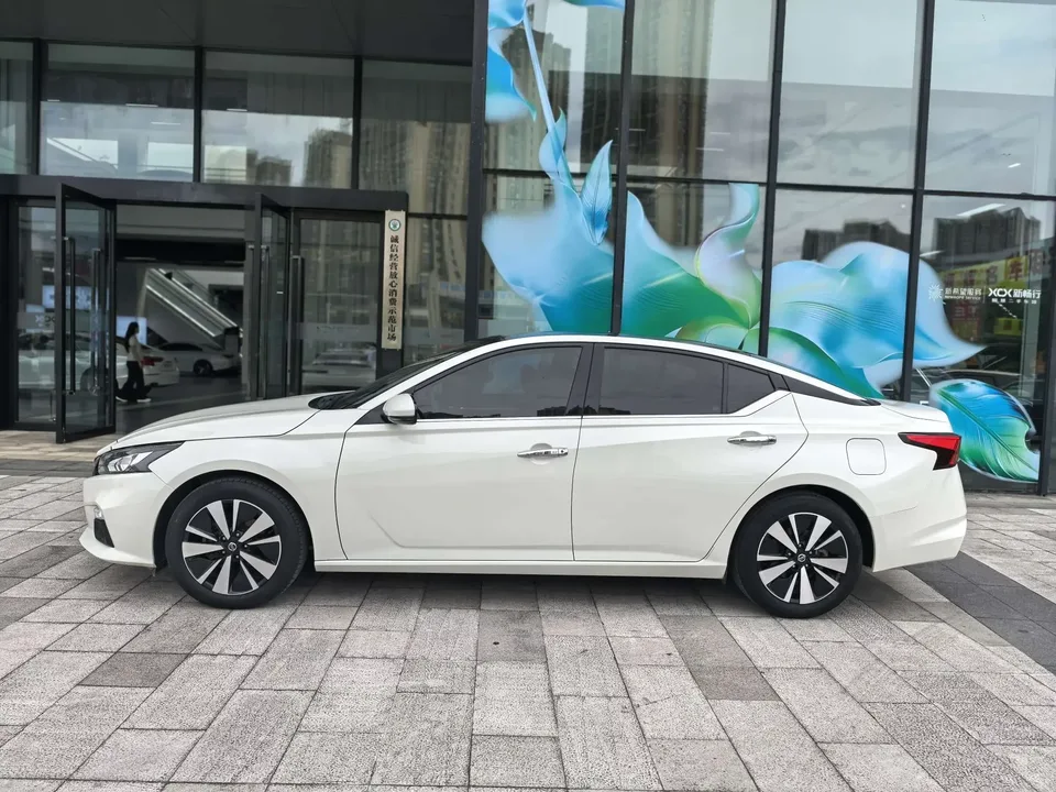 Nissan Altima Sound of nature 2021 2.0L XL Comfort Edition 2022 — thumbnail 4
